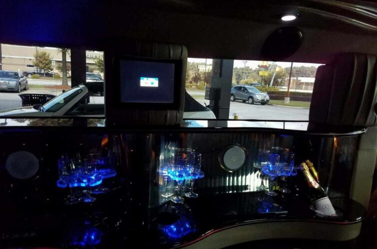 Hummer H2 Stretch Limousine - Image 10