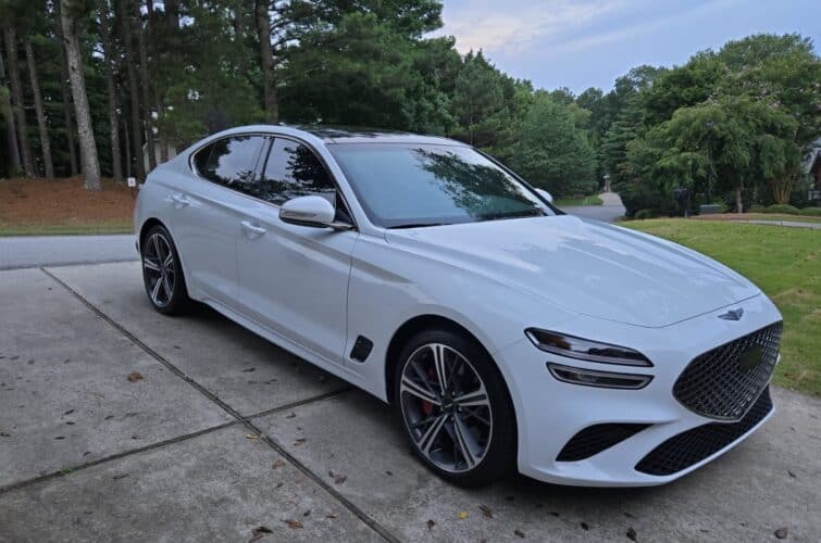 White Genesis G90 2024 - Image 2